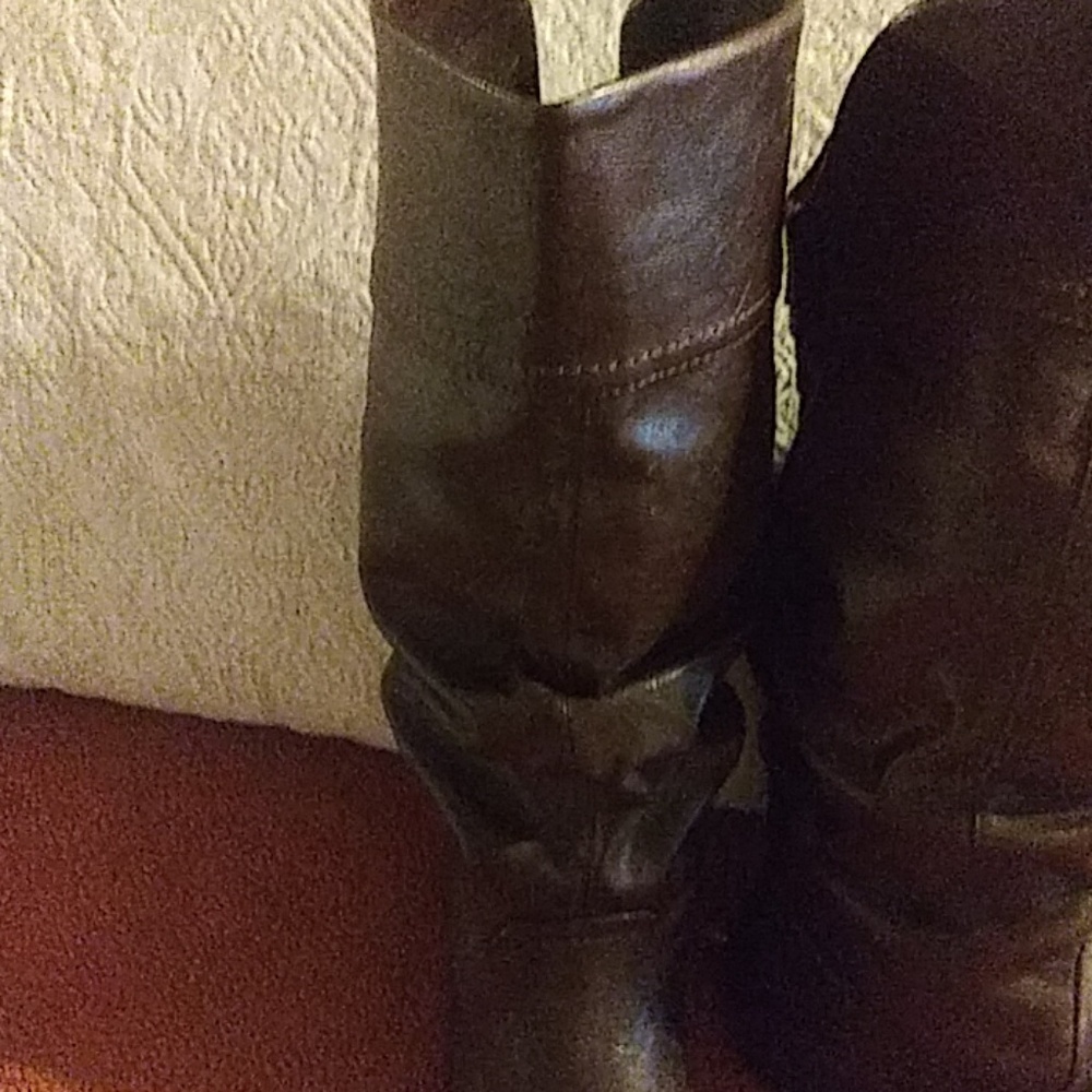 Boots - Picture 2 of 4